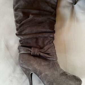 Elegant Women's Suede Boots